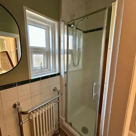 Bright And Modern * هاروغايت