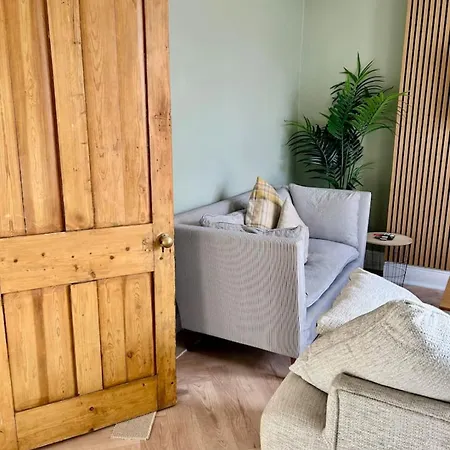 Bright And Modern شقة