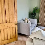 Bright And Modern Appartamento